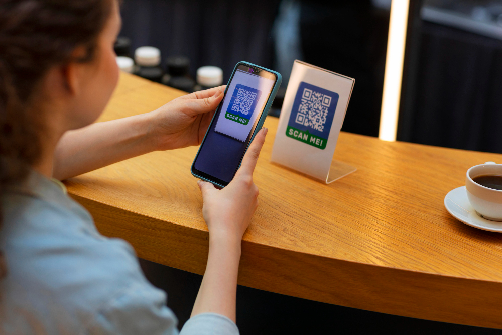 Cara Daftar QRIS BRI, Biaya, dan Perbandingannya